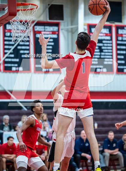 Thumbnail 1 in San Joaquin Memorial vs. Santa Fe Christian (Torrey Pines Holiday Classic) photogallery.
