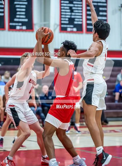 Thumbnail 1 in San Joaquin Memorial vs. Santa Fe Christian (Torrey Pines Holiday Classic) photogallery.