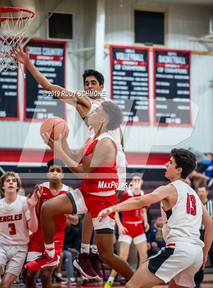 Thumbnail 1 in San Joaquin Memorial vs. Santa Fe Christian (Torrey Pines Holiday Classic) photogallery.
