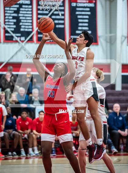 Thumbnail 2 in San Joaquin Memorial vs. Santa Fe Christian (Torrey Pines Holiday Classic) photogallery.