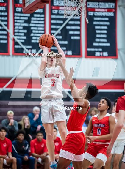 Thumbnail 2 in San Joaquin Memorial vs. Santa Fe Christian (Torrey Pines Holiday Classic) photogallery.
