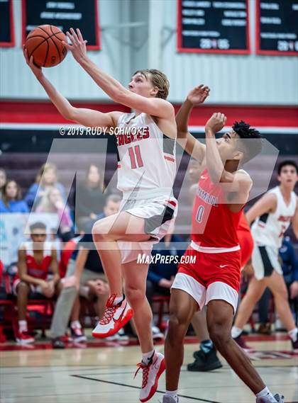 Thumbnail 3 in San Joaquin Memorial vs. Santa Fe Christian (Torrey Pines Holiday Classic) photogallery.