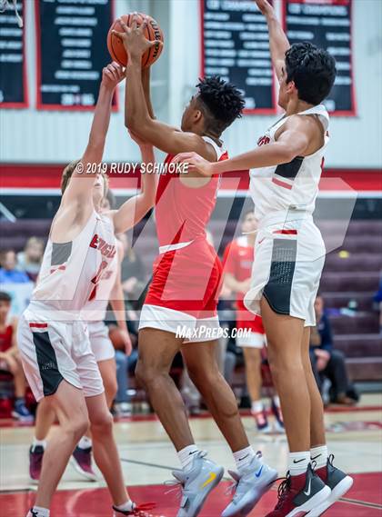 Thumbnail 1 in San Joaquin Memorial vs. Santa Fe Christian (Torrey Pines Holiday Classic) photogallery.