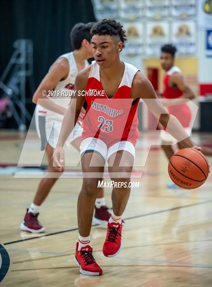 Thumbnail 2 in San Joaquin Memorial vs. Santa Fe Christian (Torrey Pines Holiday Classic) photogallery.