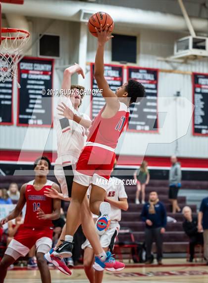 Thumbnail 1 in San Joaquin Memorial vs. Santa Fe Christian (Torrey Pines Holiday Classic) photogallery.