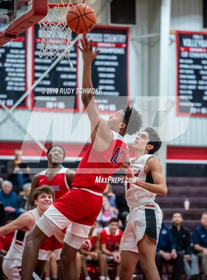 Thumbnail 2 in San Joaquin Memorial vs. Santa Fe Christian (Torrey Pines Holiday Classic) photogallery.