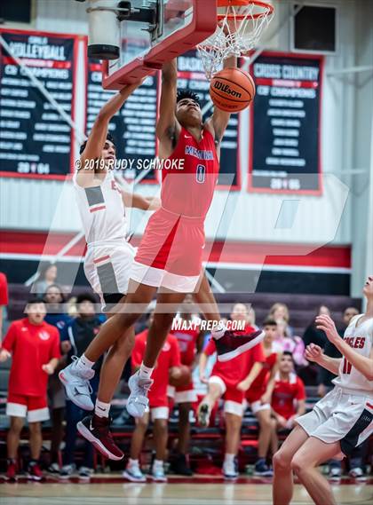 Thumbnail 3 in San Joaquin Memorial vs. Santa Fe Christian (Torrey Pines Holiday Classic) photogallery.