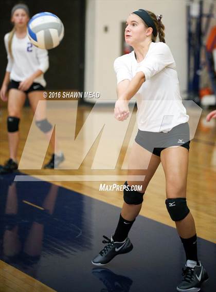 Thumbnail 2 in Coloma vs. Kalamazoo Christian (SAC Tournament) photogallery.