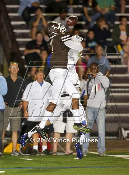 Thumbnail 2 in Bishop Amat @ Crespi photogallery.