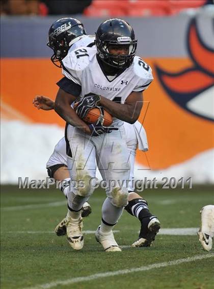 Thumbnail 2 in Columbine vs. Lakewood (CHSAA 5A State Final) photogallery.
