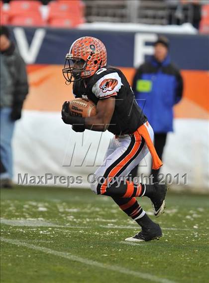 Thumbnail 3 in Columbine vs. Lakewood (CHSAA 5A State Final) photogallery.
