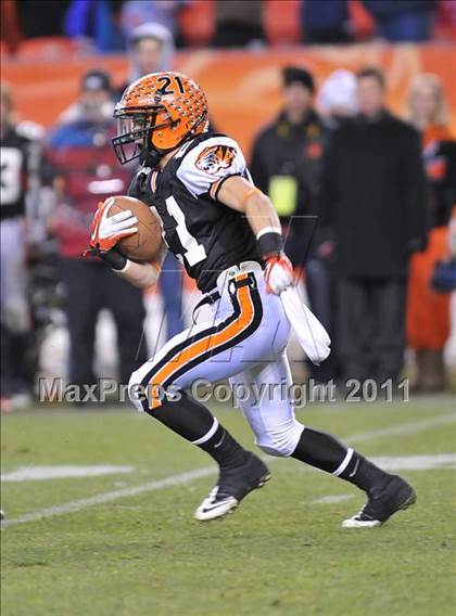 Thumbnail 2 in Columbine vs. Lakewood (CHSAA 5A State Final) photogallery.