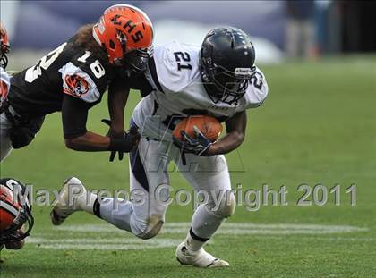 Thumbnail 3 in Columbine vs. Lakewood (CHSAA 5A State Final) photogallery.