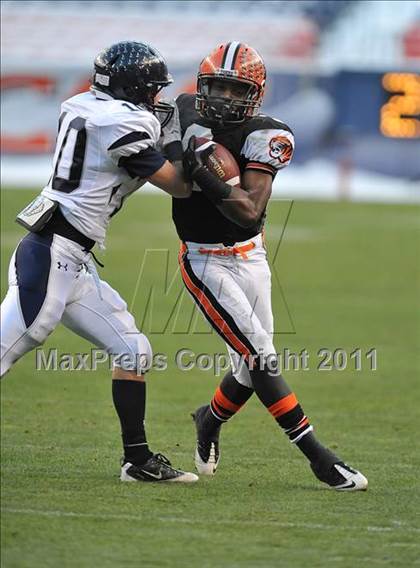 Thumbnail 1 in Columbine vs. Lakewood (CHSAA 5A State Final) photogallery.