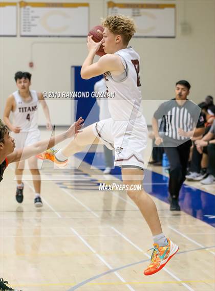 Thumbnail 1 in Merced vs. Nipomo (Clovis Elks Basketball Tournament) photogallery.