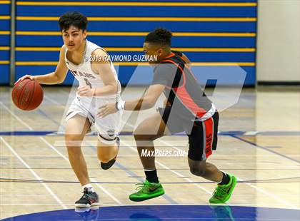 Thumbnail 2 in Merced vs. Nipomo (Clovis Elks Basketball Tournament) photogallery.