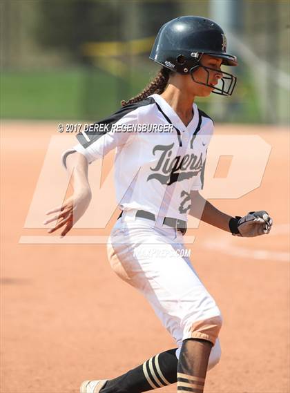 Thumbnail 1 in Broken Arrow vs Eaglecrest (Erie Festival of Champions) photogallery.