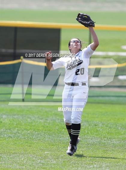 Thumbnail 1 in Broken Arrow vs Eaglecrest (Erie Festival of Champions) photogallery.