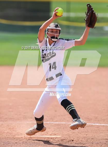 Thumbnail 3 in Broken Arrow vs Eaglecrest (Erie Festival of Champions) photogallery.
