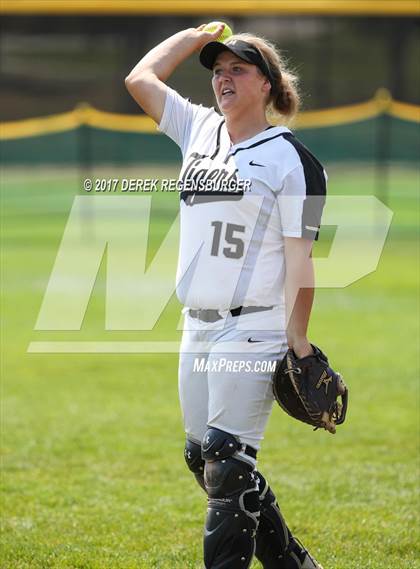 Thumbnail 3 in Broken Arrow vs Eaglecrest (Erie Festival of Champions) photogallery.