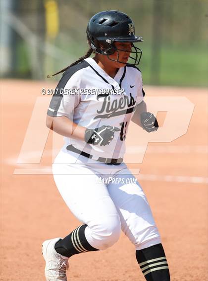 Thumbnail 3 in Broken Arrow vs Eaglecrest (Erie Festival of Champions) photogallery.