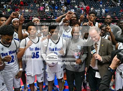 Thumbnail 2 in Savannah vs. McIntosh County Academy (GHSA A Division II Championship) photogallery.
