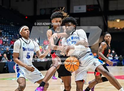 Thumbnail 2 in Savannah vs. McIntosh County Academy (GHSA A Division II Championship) photogallery.