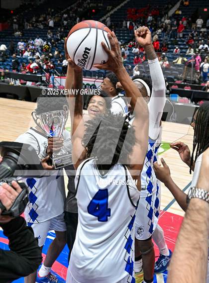 Thumbnail 3 in Savannah vs. McIntosh County Academy (GHSA A Division II Championship) photogallery.