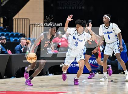 Thumbnail 1 in Savannah vs. McIntosh County Academy (GHSA A Division II Championship) photogallery.