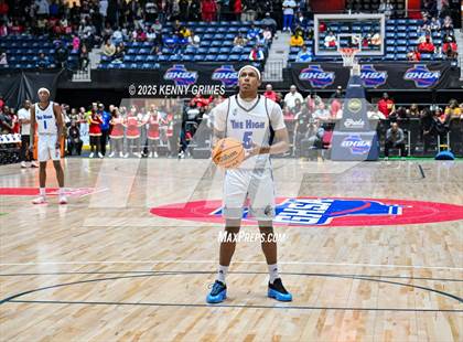 Thumbnail 1 in Savannah vs. McIntosh County Academy (GHSA A Division II Championship) photogallery.