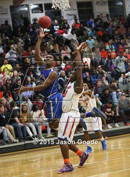 Thumbnail 2 in Velma Jackson vs. Southaven (Hotbed Classic) photogallery.