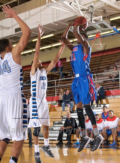 Thumbnail 3 in Highlands Ranch vs. Fountain-Fort Carson (Holiday Classic) photogallery.
