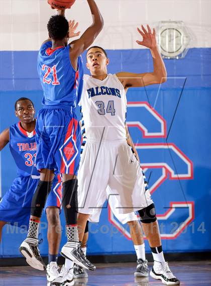 Thumbnail 1 in Highlands Ranch vs. Fountain-Fort Carson (Holiday Classic) photogallery.