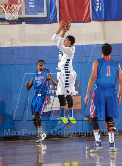 Thumbnail 2 in Highlands Ranch vs. Fountain-Fort Carson (Holiday Classic) photogallery.