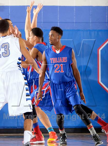 Thumbnail 2 in Highlands Ranch vs. Fountain-Fort Carson (Holiday Classic) photogallery.