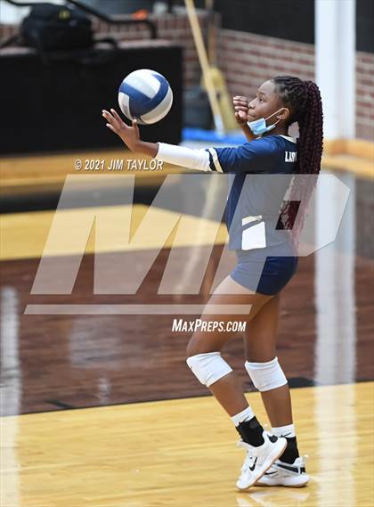 Thumbnail 2 in Boyd vs. Life Oak Cliff (UIL 3A Bi-district) photogallery.