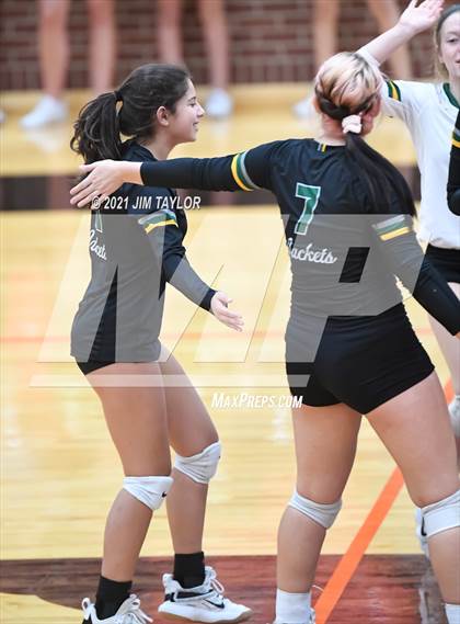 Thumbnail 2 in Boyd vs. Life Oak Cliff (UIL 3A Bi-district) photogallery.