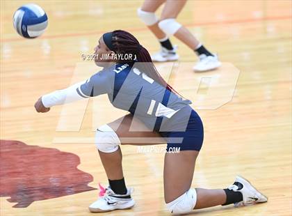 Thumbnail 2 in Boyd vs. Life Oak Cliff (UIL 3A Bi-district) photogallery.