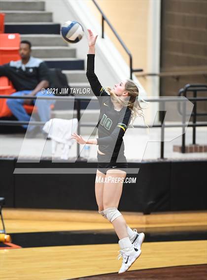 Thumbnail 2 in Boyd vs. Life Oak Cliff (UIL 3A Bi-district) photogallery.
