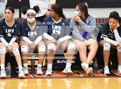 Thumbnail 3 in Boyd vs. Life Oak Cliff (UIL 3A Bi-district) photogallery.