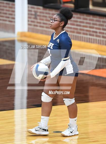 Thumbnail 1 in Boyd vs. Life Oak Cliff (UIL 3A Bi-district) photogallery.