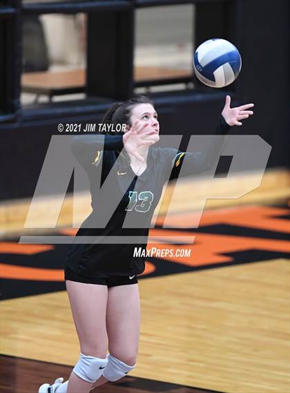 Thumbnail 2 in Boyd vs. Life Oak Cliff (UIL 3A Bi-district) photogallery.