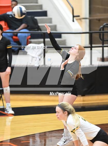 Thumbnail 1 in Boyd vs. Life Oak Cliff (UIL 3A Bi-district) photogallery.