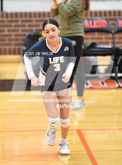 Thumbnail 3 in Boyd vs. Life Oak Cliff (UIL 3A Bi-district) photogallery.