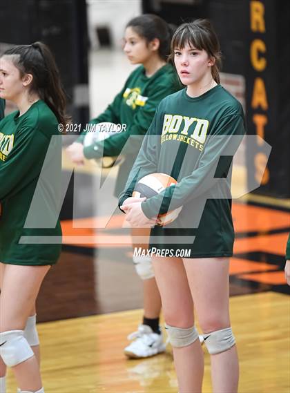 Thumbnail 2 in Boyd vs. Life Oak Cliff (UIL 3A Bi-district) photogallery.