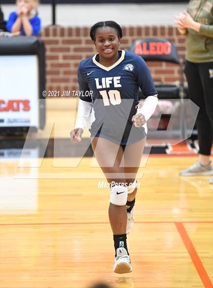 Thumbnail 3 in Boyd vs. Life Oak Cliff (UIL 3A Bi-district) photogallery.