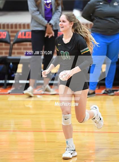 Thumbnail 2 in Boyd vs. Life Oak Cliff (UIL 3A Bi-district) photogallery.