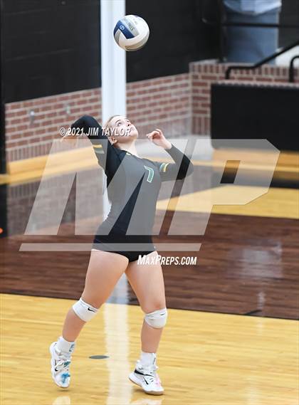 Thumbnail 2 in Boyd vs. Life Oak Cliff (UIL 3A Bi-district) photogallery.