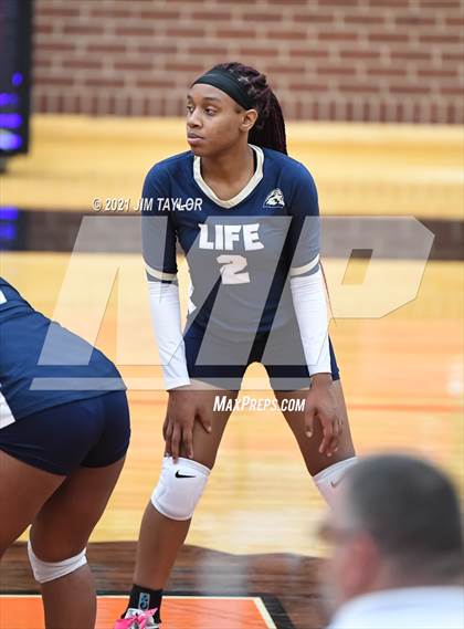 Thumbnail 2 in Boyd vs. Life Oak Cliff (UIL 3A Bi-district) photogallery.
