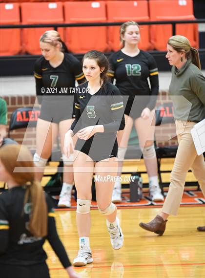 Thumbnail 3 in Boyd vs. Life Oak Cliff (UIL 3A Bi-district) photogallery.